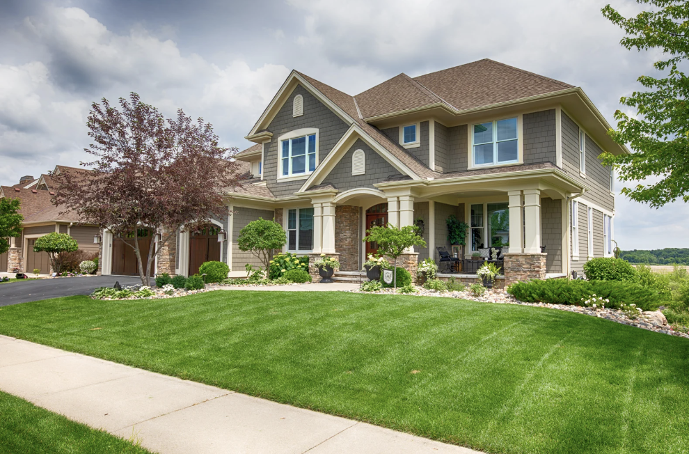 Spring Roof Maintenance Checklist: Essential Tips for Homeowners